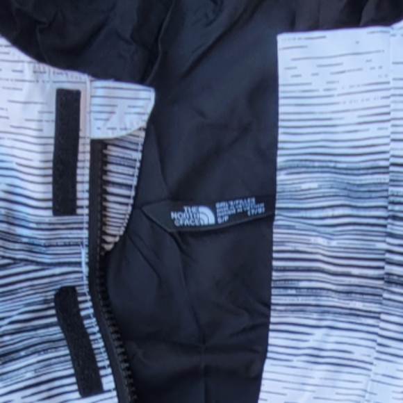 The North Face Hyvent Waterproof Lightweight hooded Jacket - Picture 4 of 5